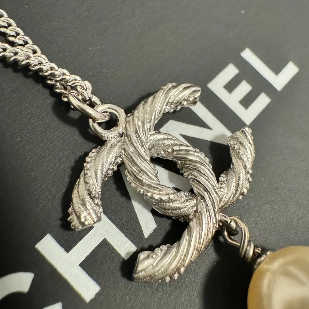 Chanel Silver CC  Crystal Pearl Necklace - Picture 4 of 7